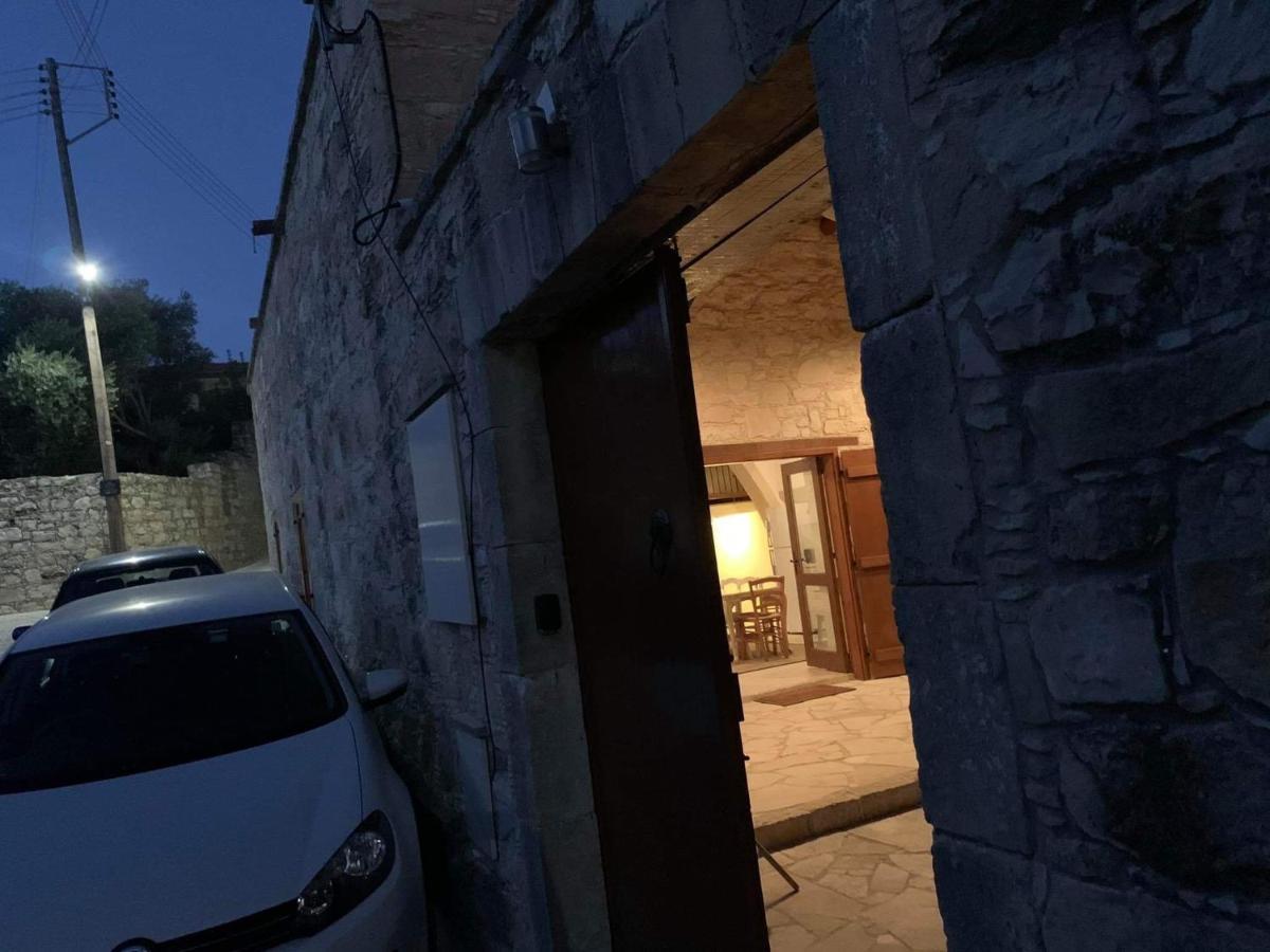 Thalassovouni Traditional House In The Center Of The Village Exterior photo